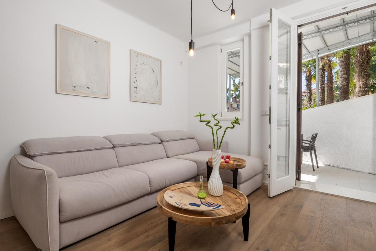 Rhea Apartment *